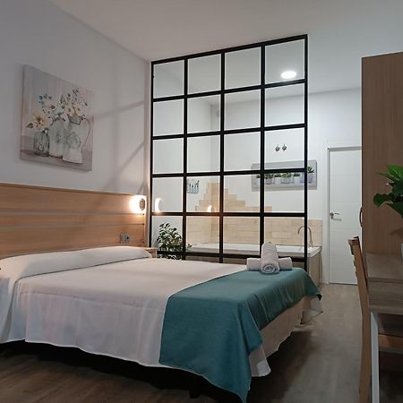 Apartamentos Turisticos Avila Puerta De San Vicente 0-2 エクステリア 写真