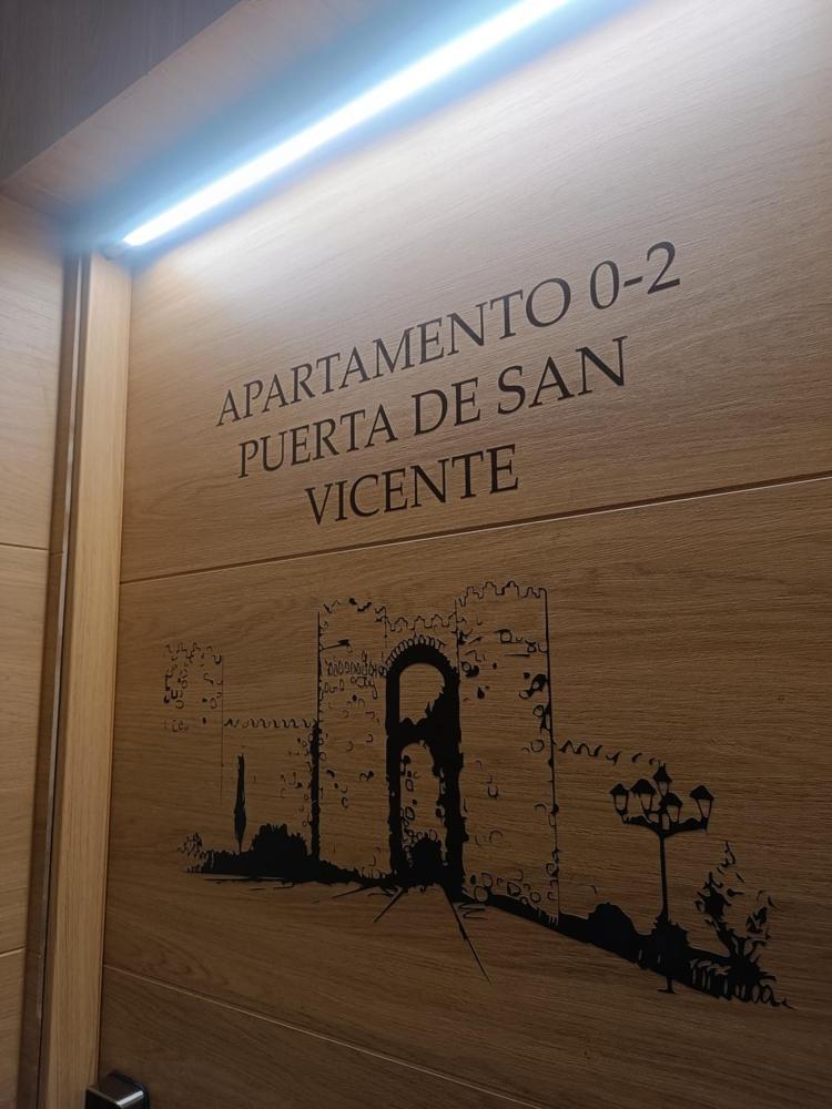 Apartamentos Turisticos Avila Puerta De San Vicente 0-2 エクステリア 写真