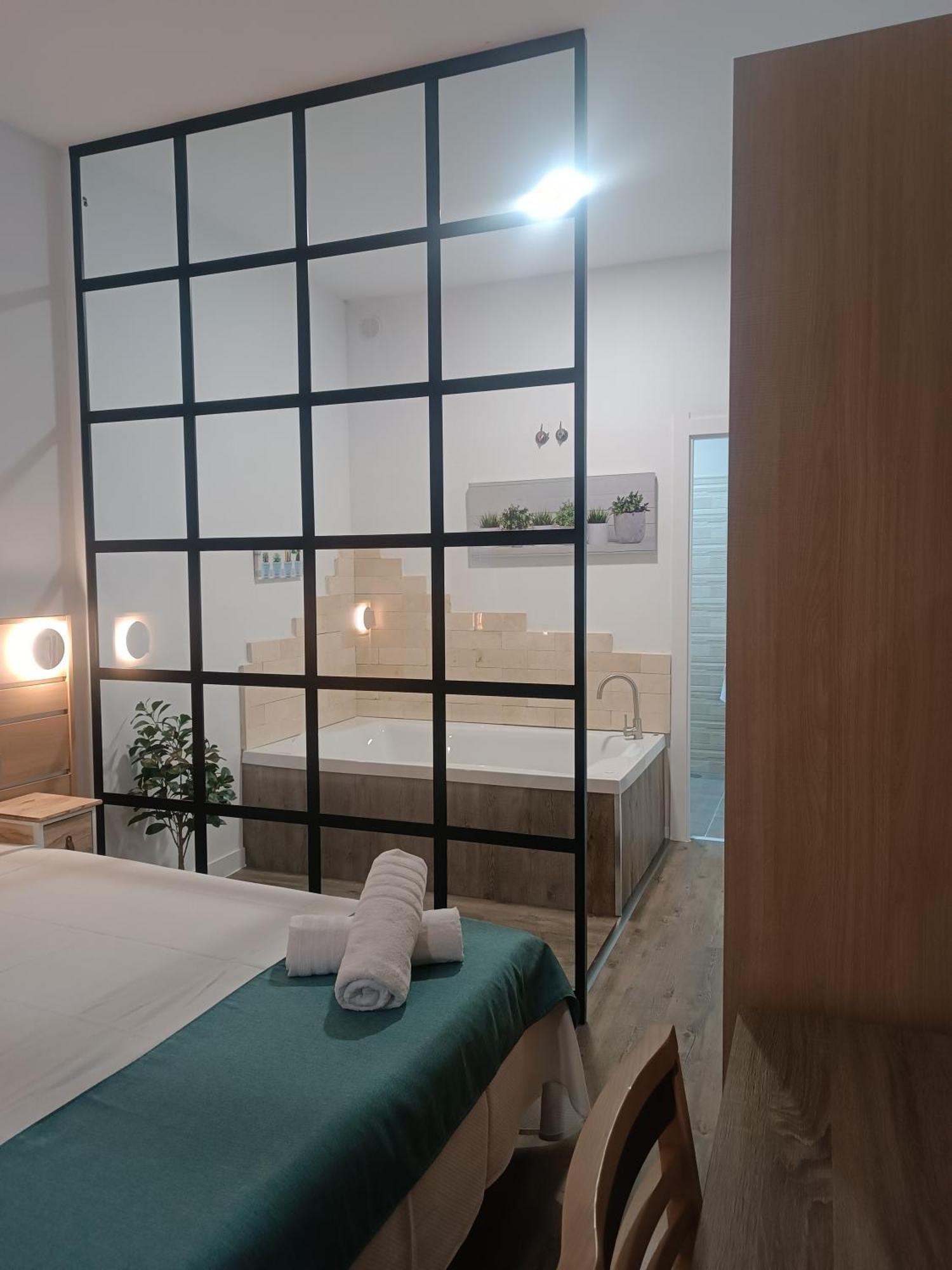 Apartamentos Turisticos Avila Puerta De San Vicente 0-2 エクステリア 写真